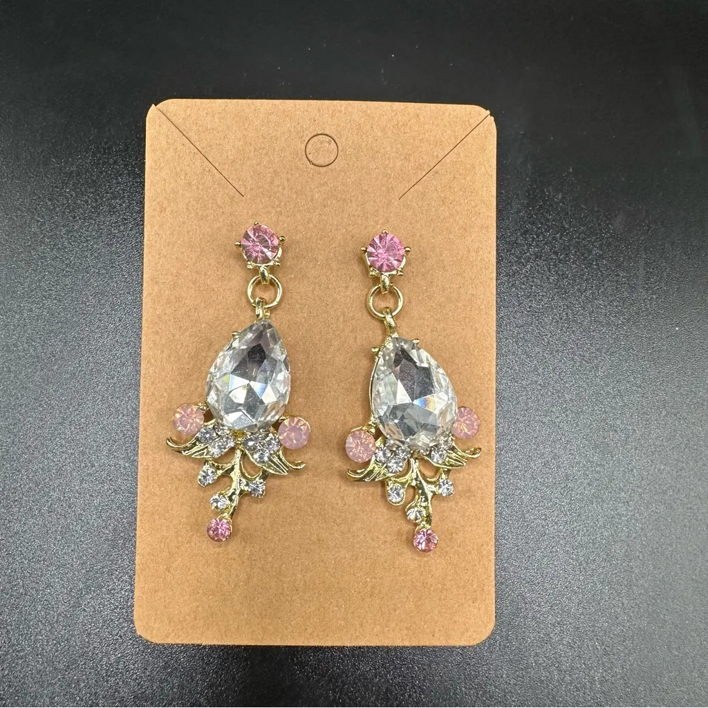 Elegant Gold and Pink Tiara and Earring Set - Image 11