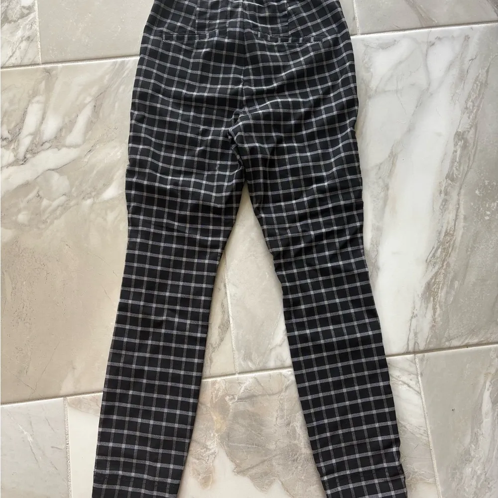 Hollister Black and White Checkered Ankle Pants - Image 4