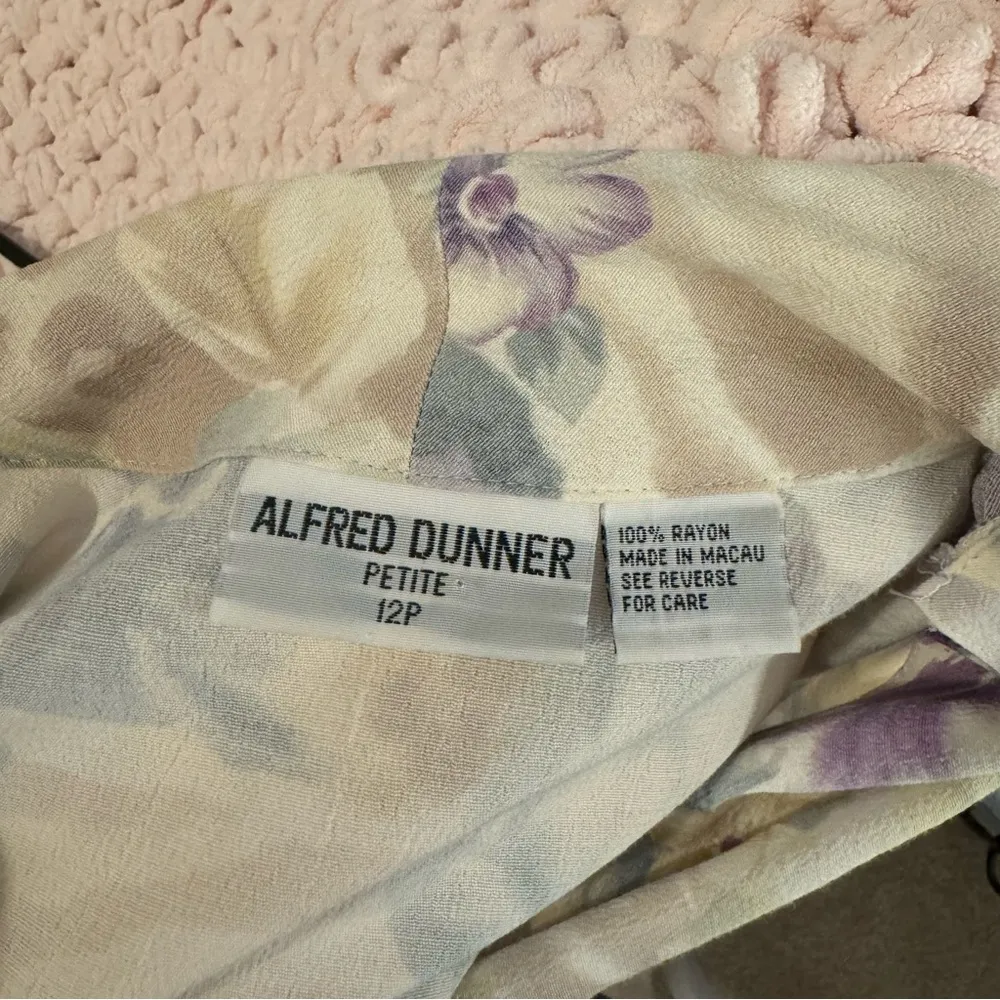 Alfred Dunner Floral button down  Blouse Size 12P - Image 6