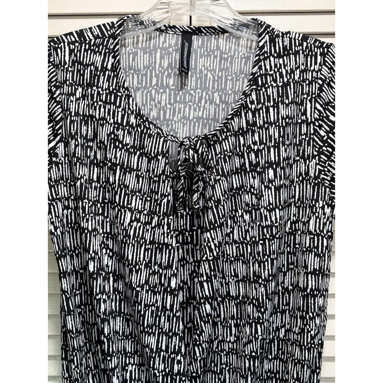 Jason Maxwell Black/White Geo Wrap/Tie Short Sleeve V Neck Blouse Size PS - Image 2