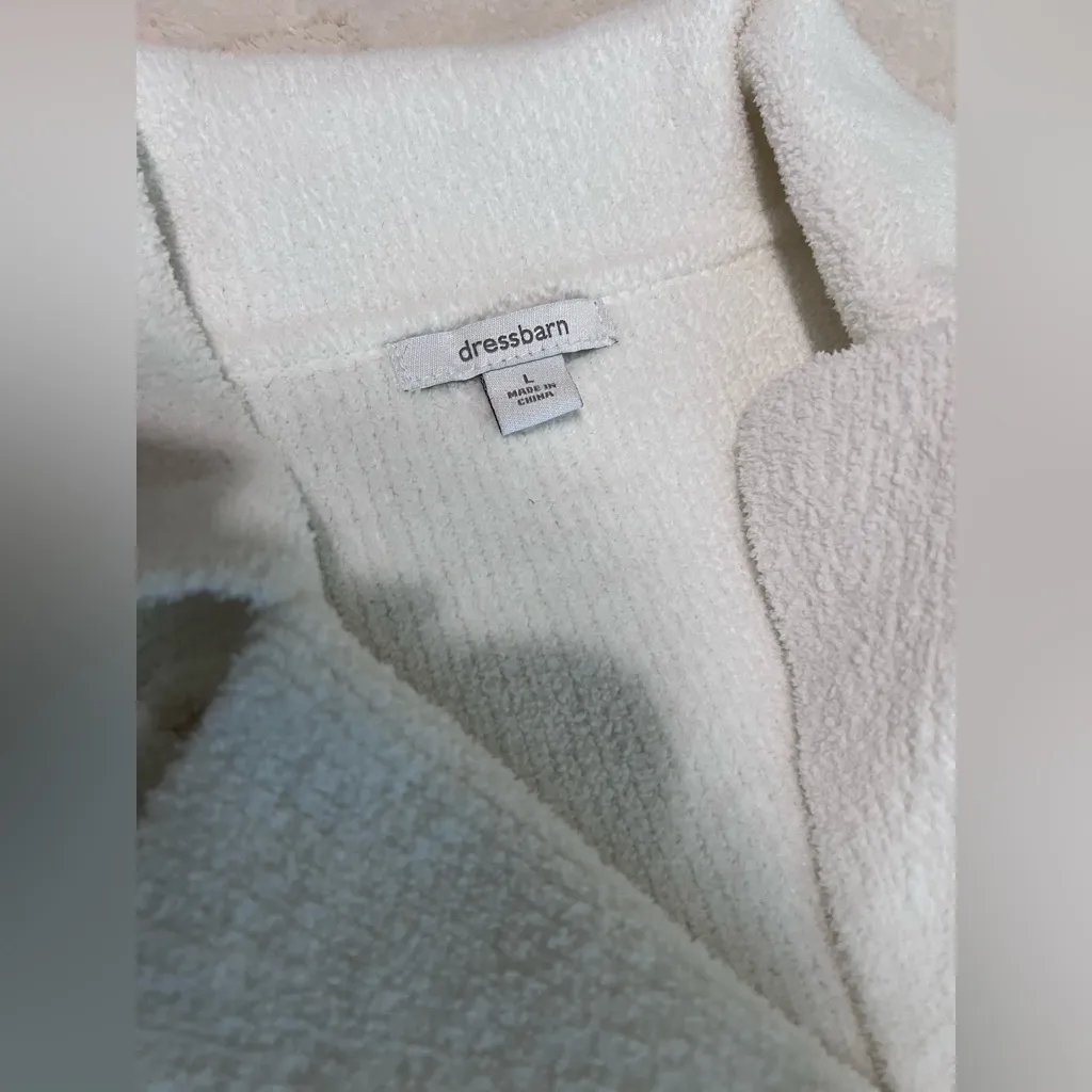 Dressbarn Women’s White Fuzzy Cardigan Size Large Button Up - Image 4
