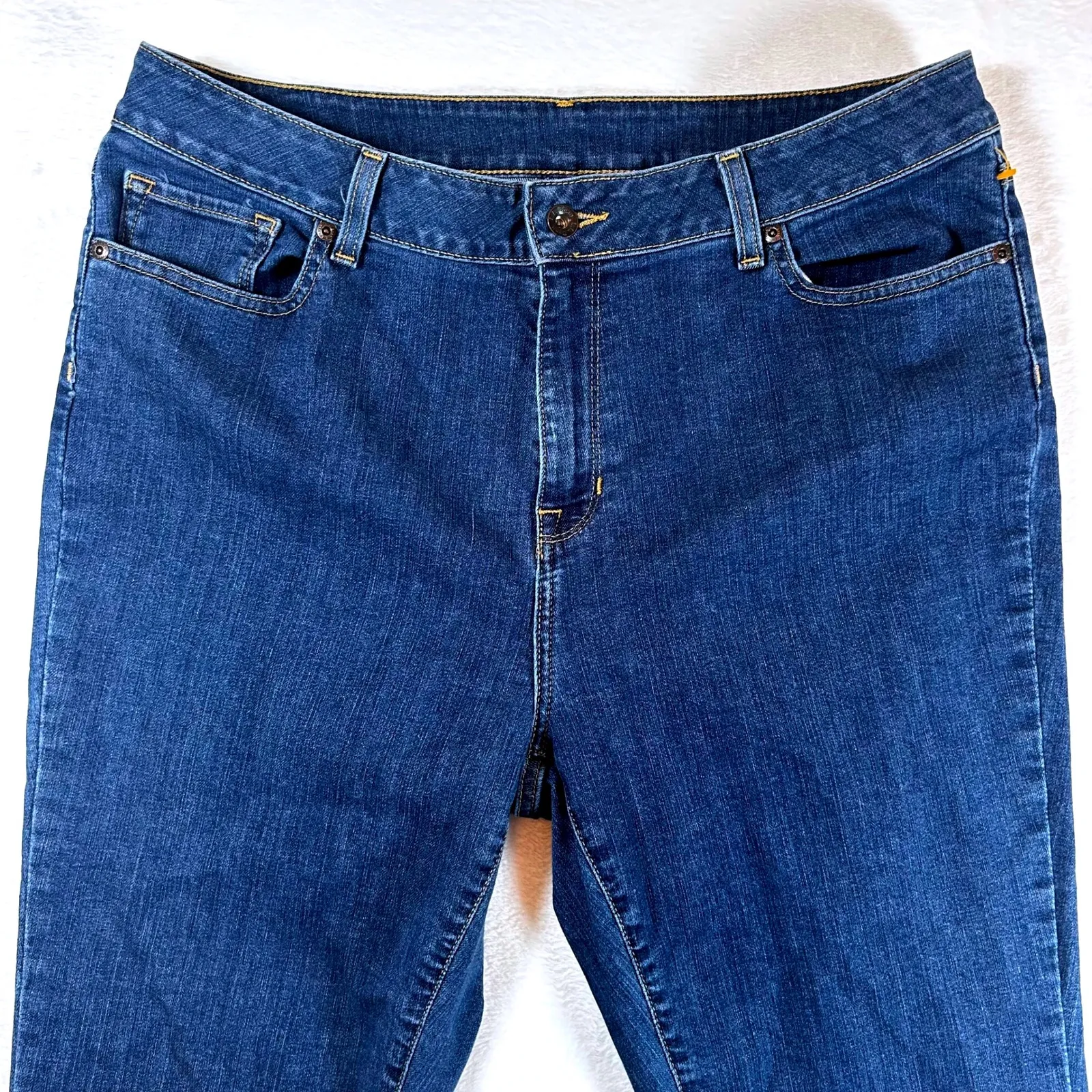 LL Bean Classic Fit Bootcut Jeans Dark Wash Denim Womens Size 16 Petite EUC Blue - Image 3