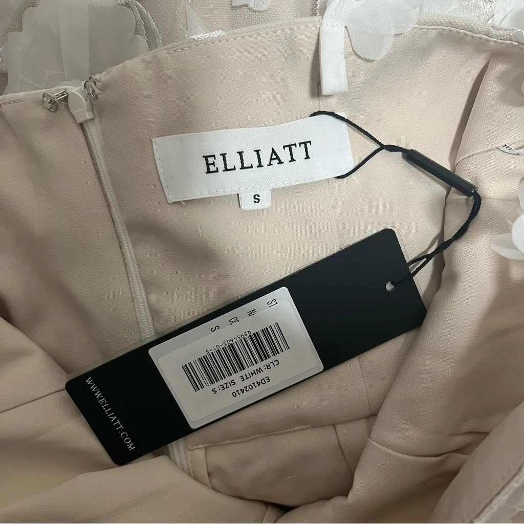 NEW NWT Elliatt Kore 3D Floral Appliqué Mermaid Maxi Gown White & Beige - Image 12