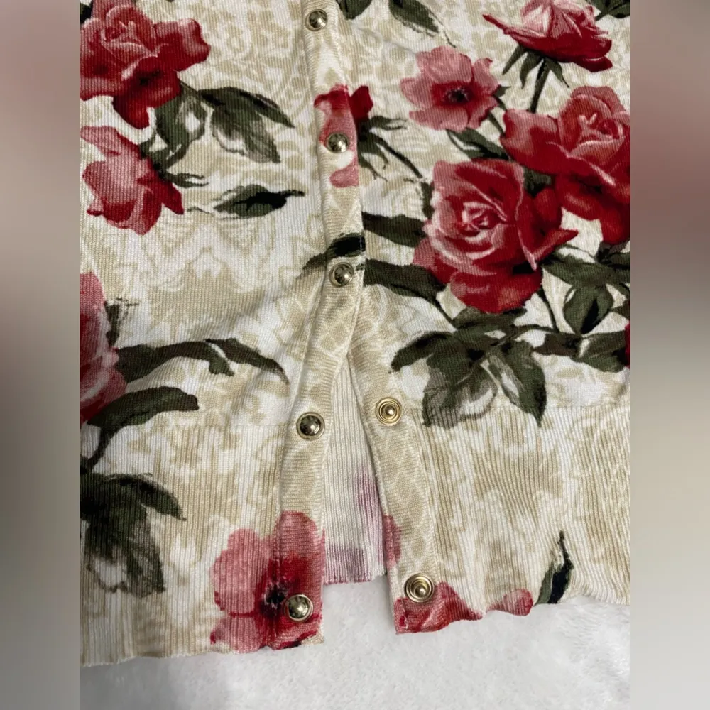 White House Black Market Cardigan Floral Sweater. - Image 7