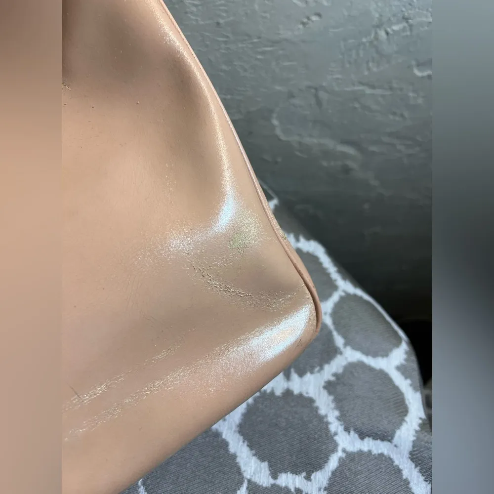 Longchamp Tan Leather Tote Bag with Structured Design - Image 8