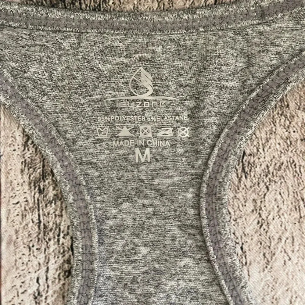 NWOT Women’s Icyzone light gray heathered racerback tank top Medium - Image 3