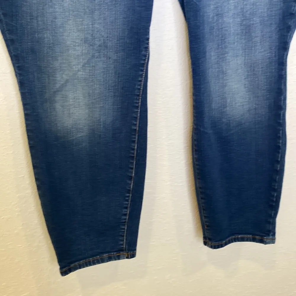 Torrid Mid-Rise Skinny Cropped Denim Blue Jeans Button Closure EUC Sz 20 Short - Image 4