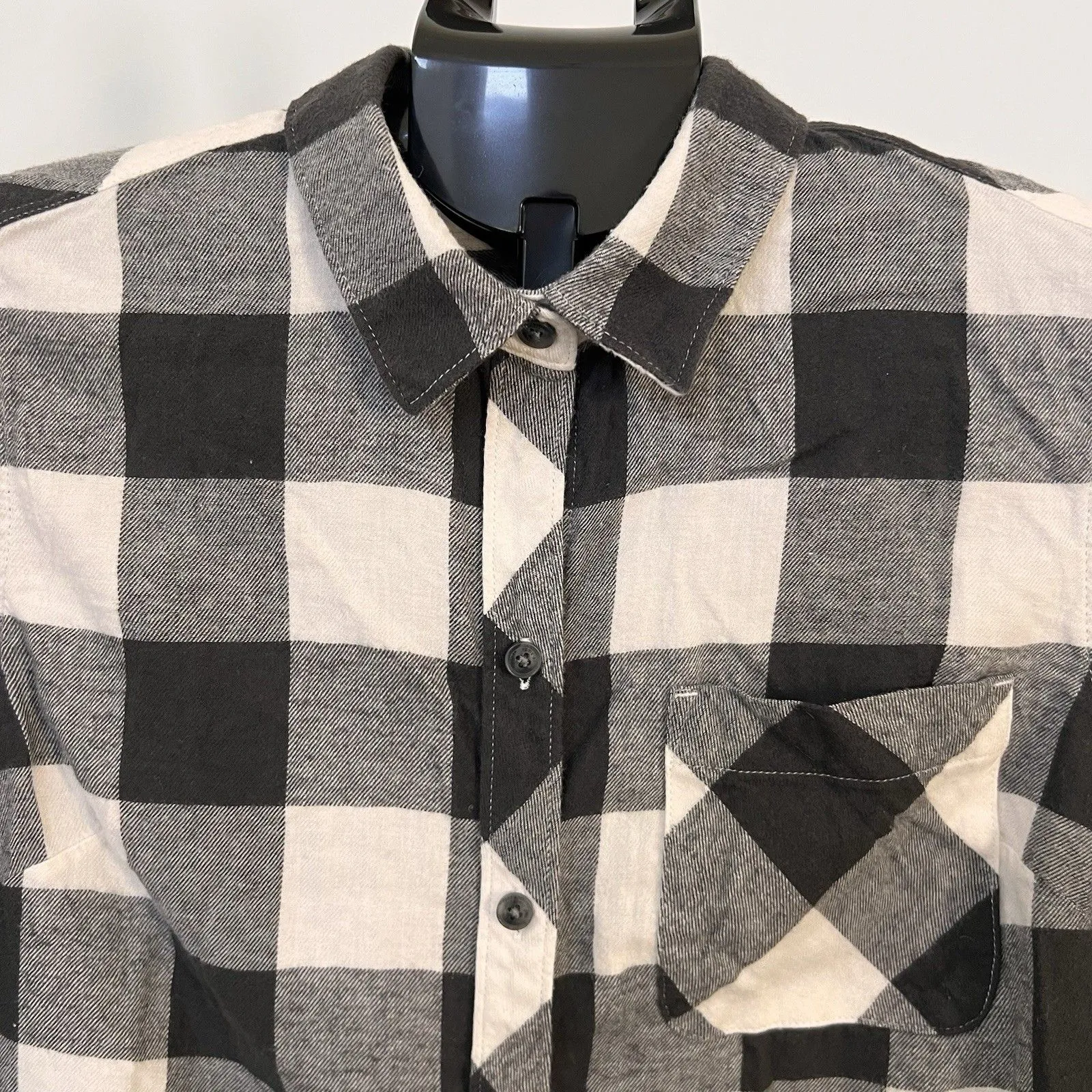 Eddie Bauer Women’s Button Down Up Black White Flannel Size Medium Long Sleeves - Image 2