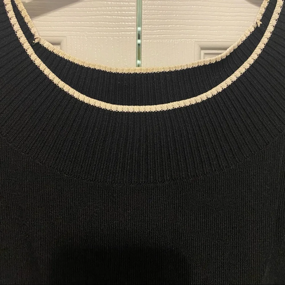 Outfit JPR black sweater in small - Image 3