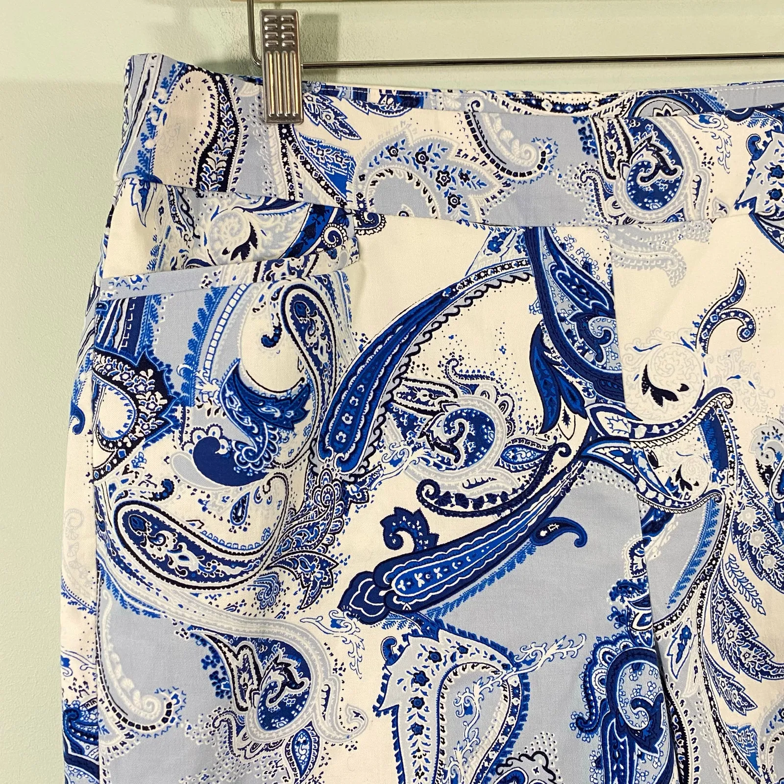 Chico's Women Blue Paisley Pull On Elastic Waist Chino Shorts Size 2.5 - Image 5