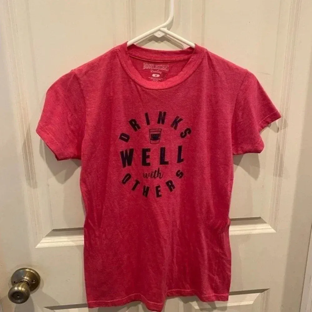 Bootleggers Distillery Drinks Well With Others Tee‎ size M Red Size M - Image 2