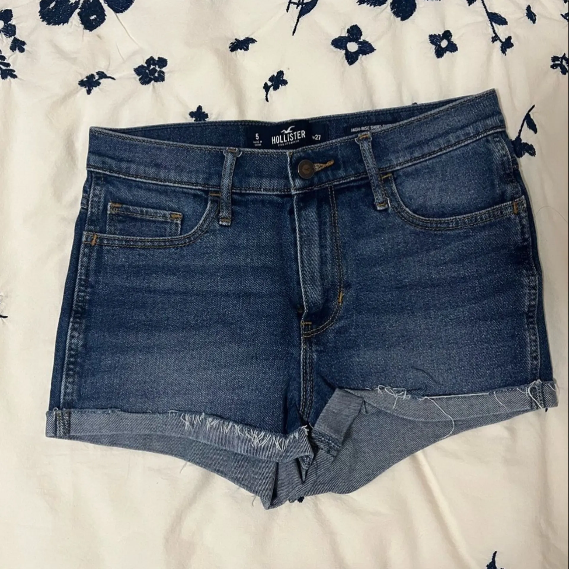 Hollister high rise shorts - Image 2