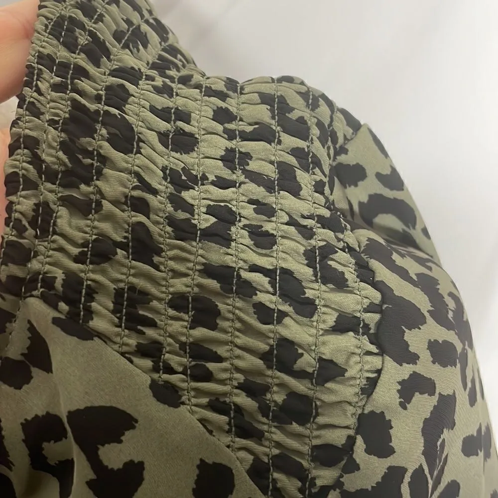 MASSINI Blouse Green and Black Animal Print size Medium - Image 6