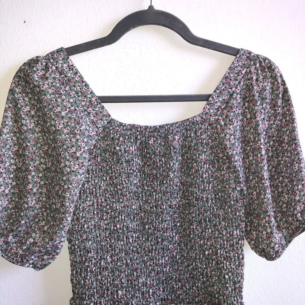 Sienna Sky Blouse Floral Ruffled Sleeves Peplum Hem Top Sz S EUC - Image 4