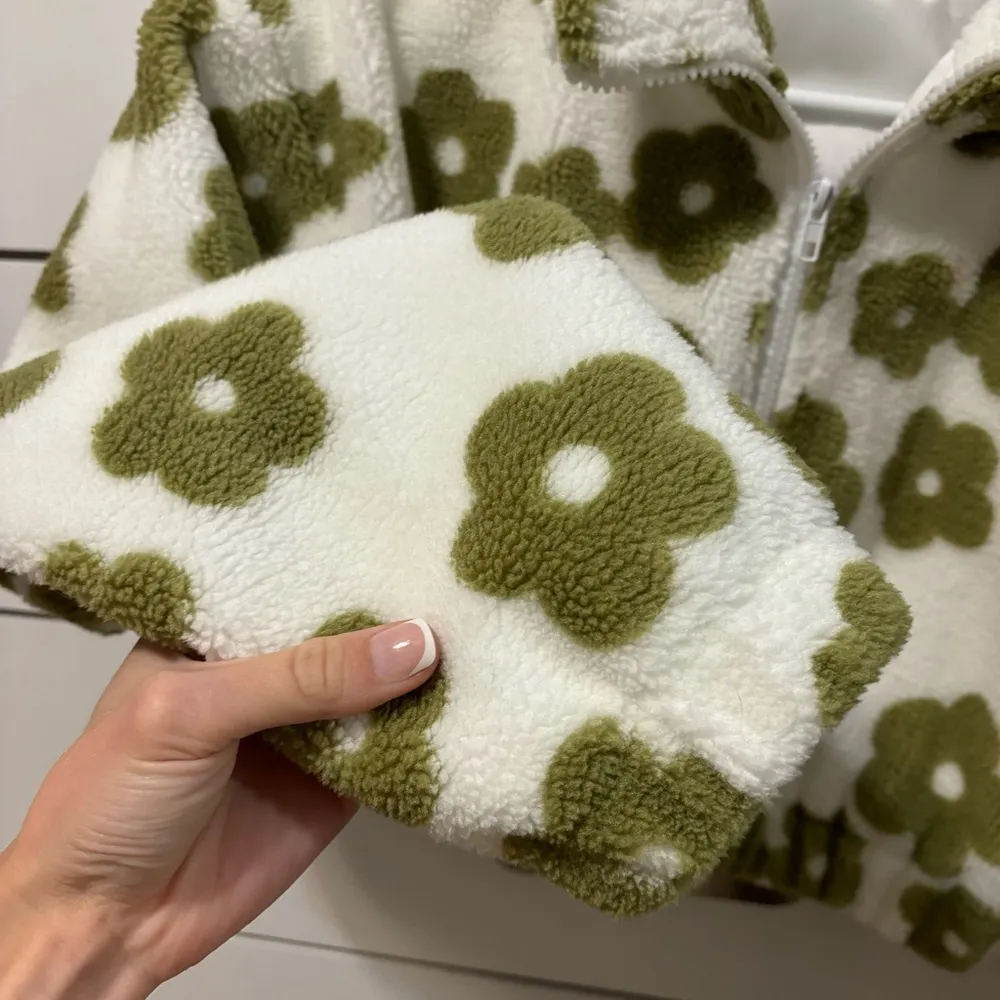 White & Green Floral Sherpa Jacket - Image 5