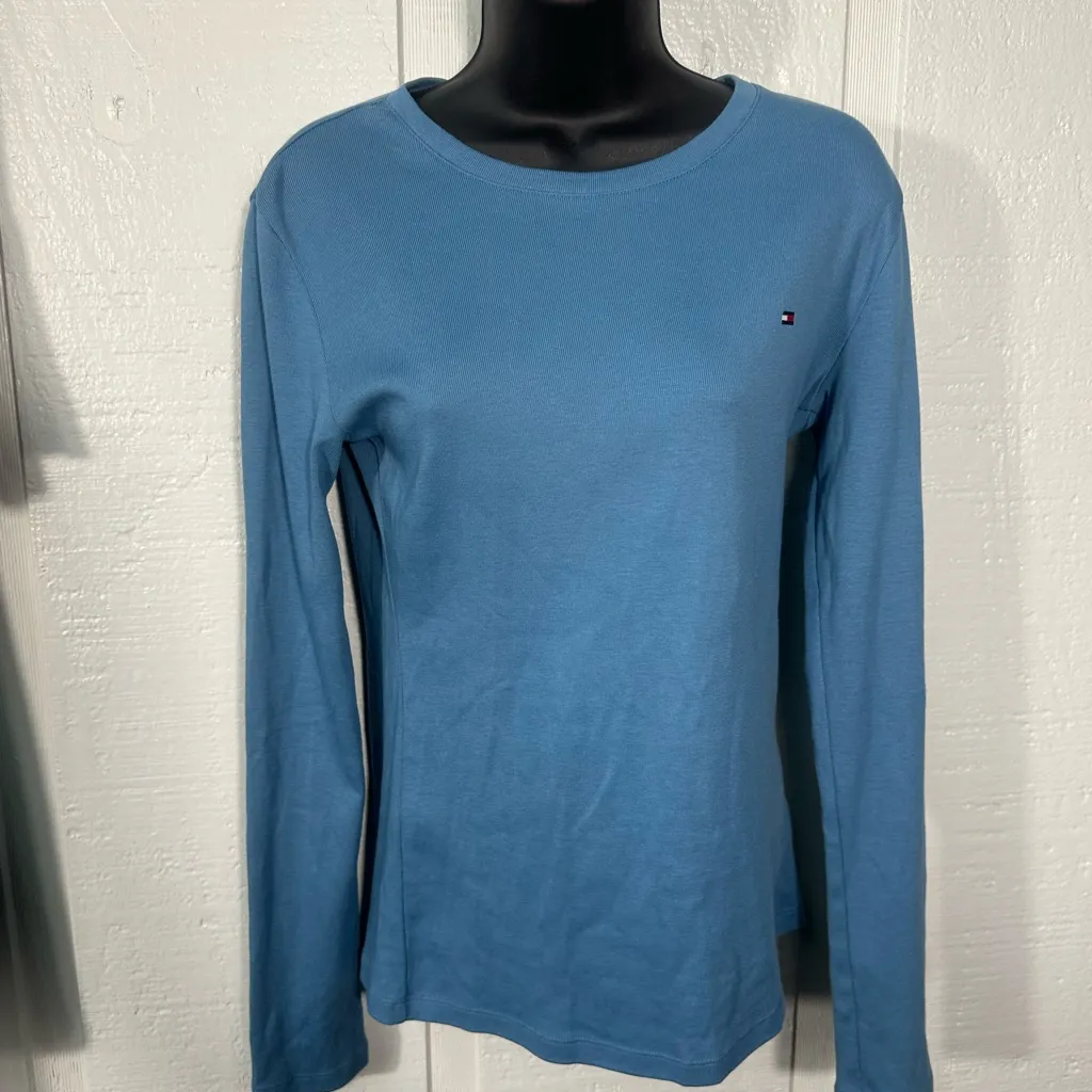 Tommy Hilfiger Blue Top Size Medium EUC - Image 2