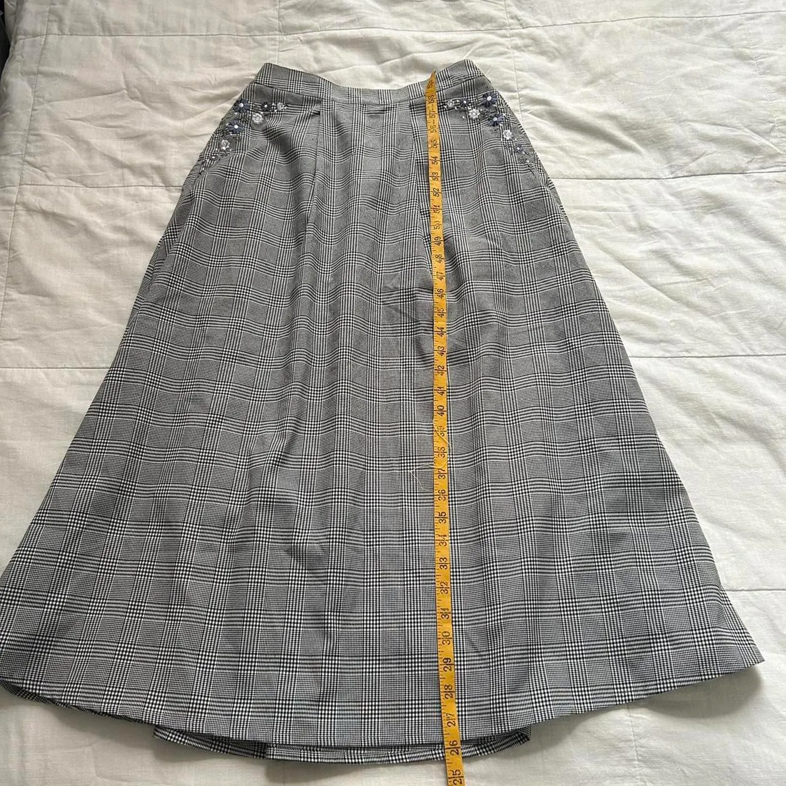 Axes Femme blue Grey white plaid midi skirt floral embroidery pockets sz medium Gray - Image 7