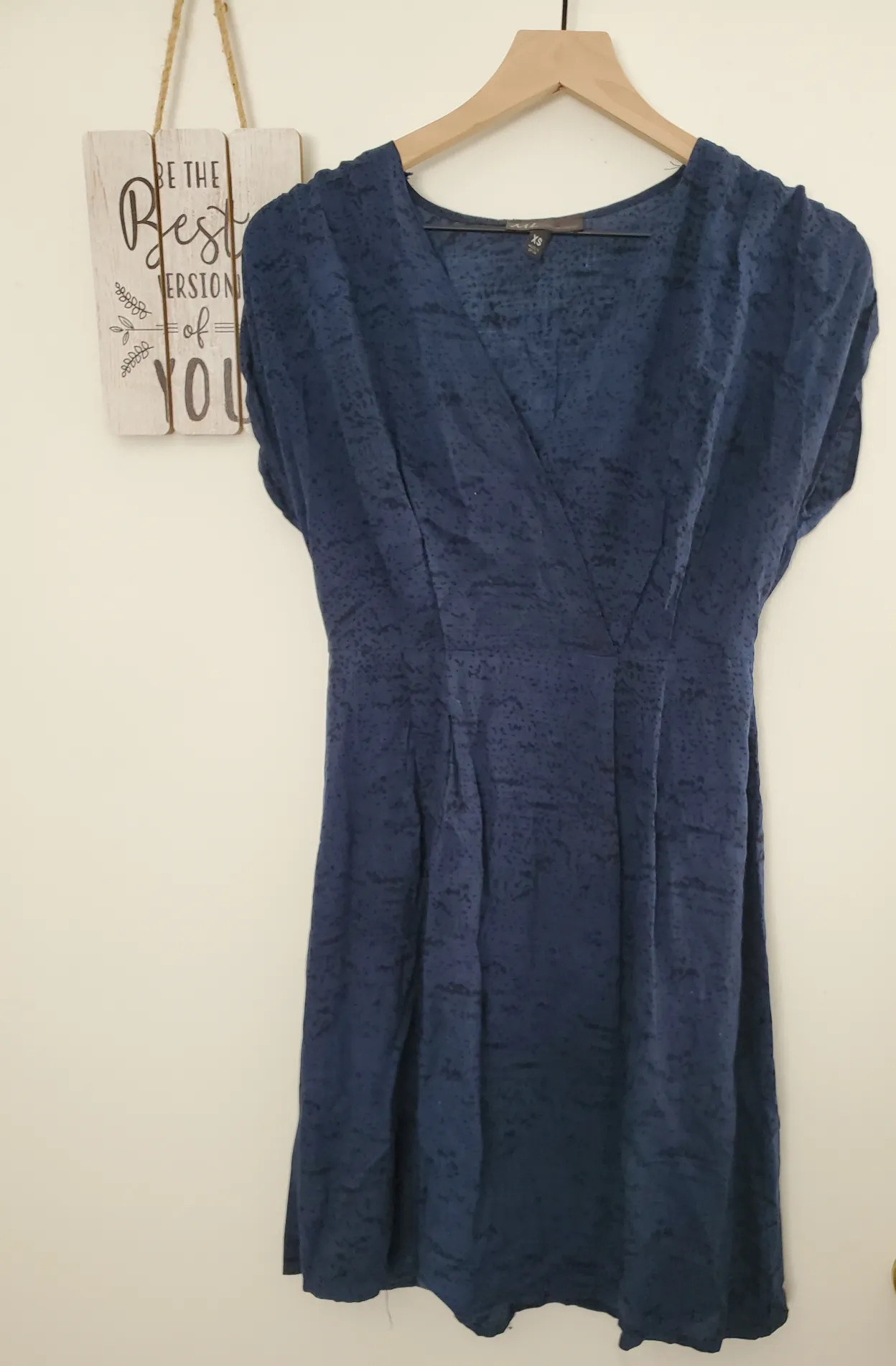 ML Maxim Liberaty Women's Size XS Blue V-Neck Casual Dress  - Image 4