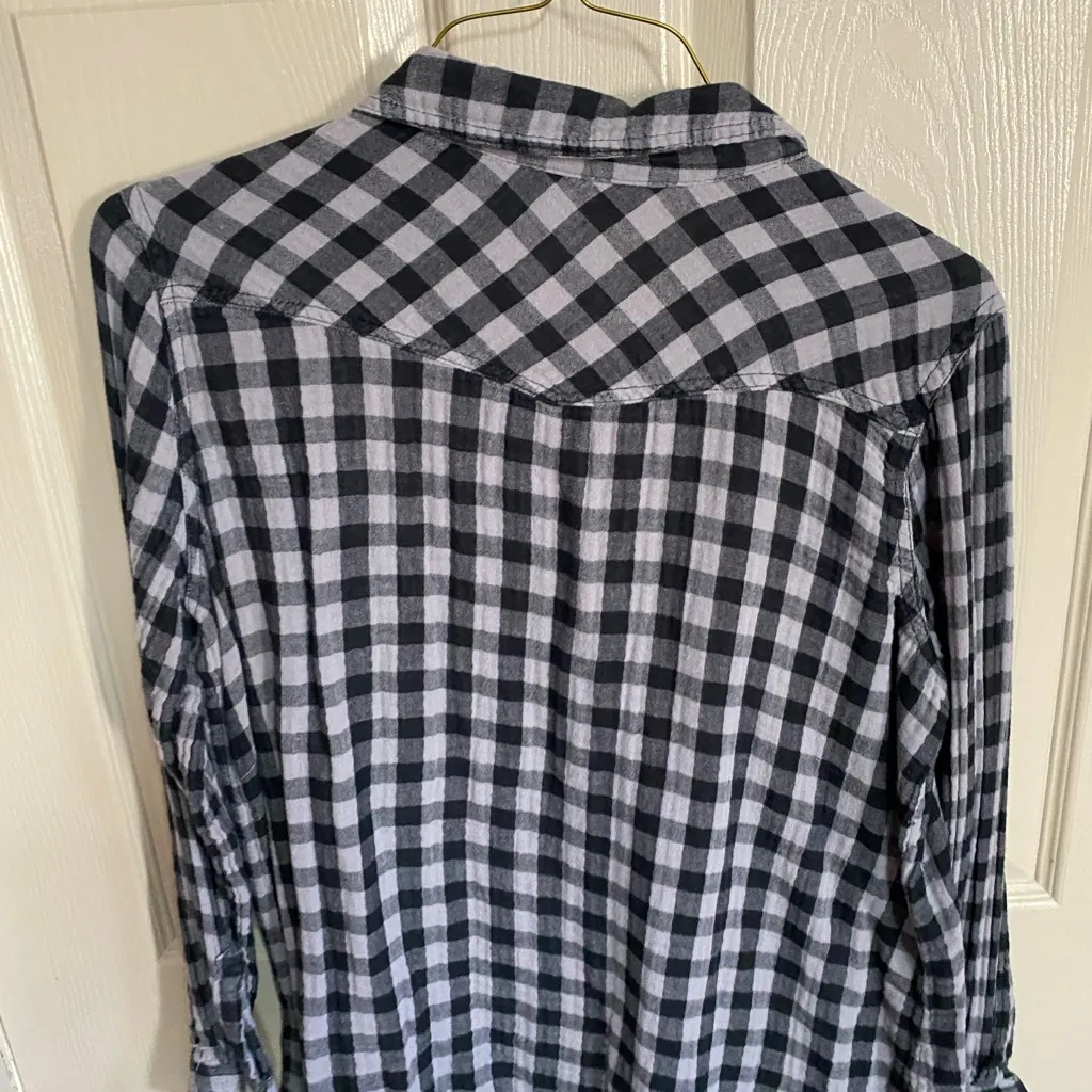 Old Navy Black and Gray Checkered Shirt - Image 6