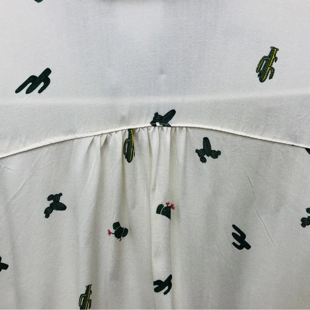 🌵Trendy cactus button down tie bottom shirt NWT S - Image 9