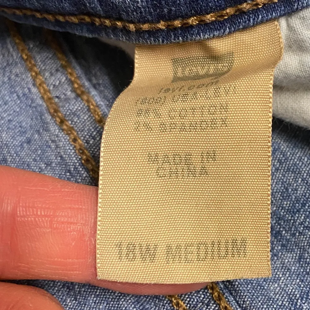 Levi 512 Perfectly Shaping Bootcut Jeans - 18W Medium - Image 6