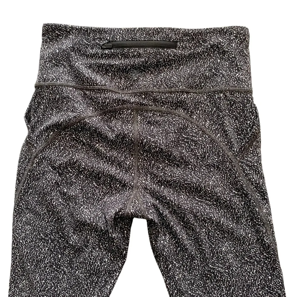 Athleta Lightning Static 7/8 tight leggings speckled white and black textured - Image 4