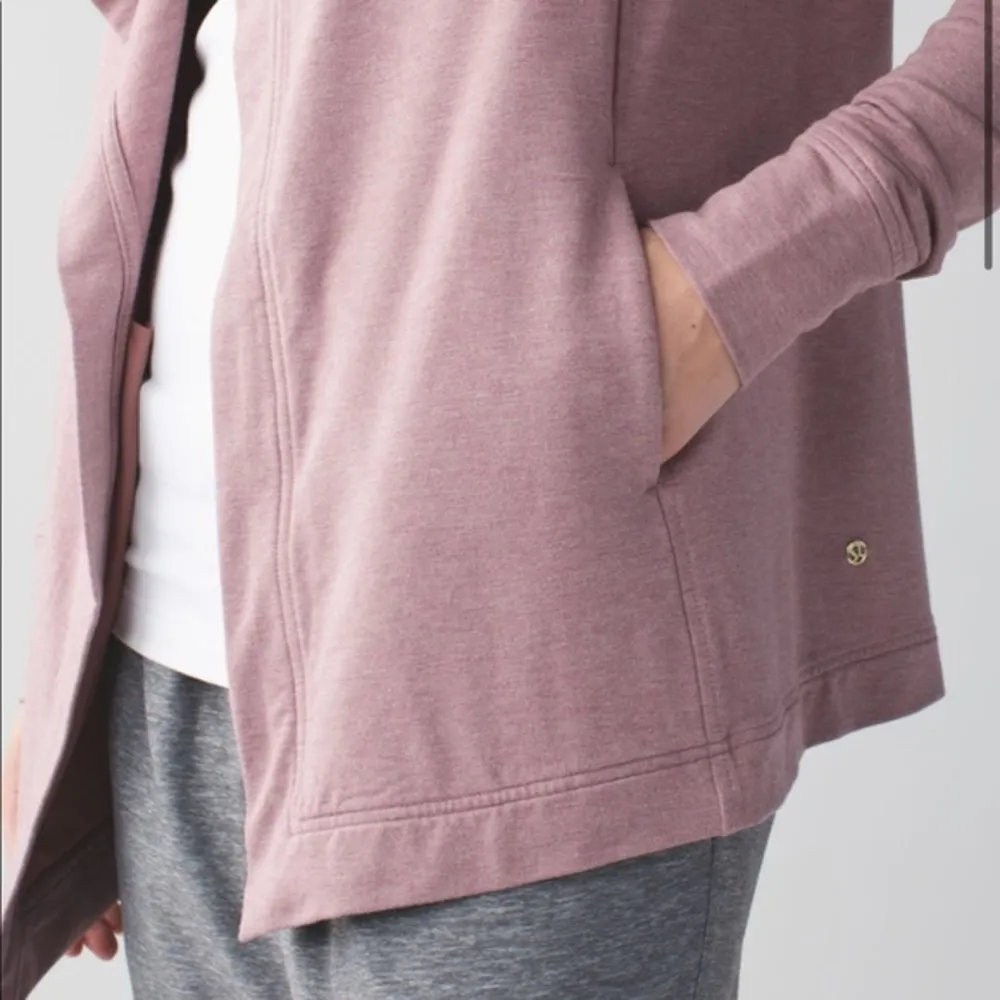 Lululemon Coast Wrap
Heathered Mod Chalky Rose - Image 5