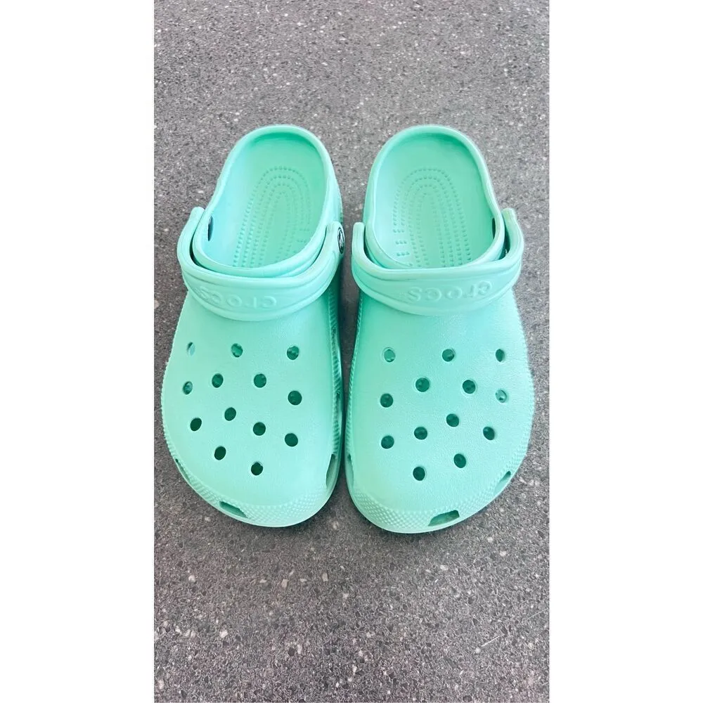 Crocs pink clogs shoes size 7-9 - Image 2