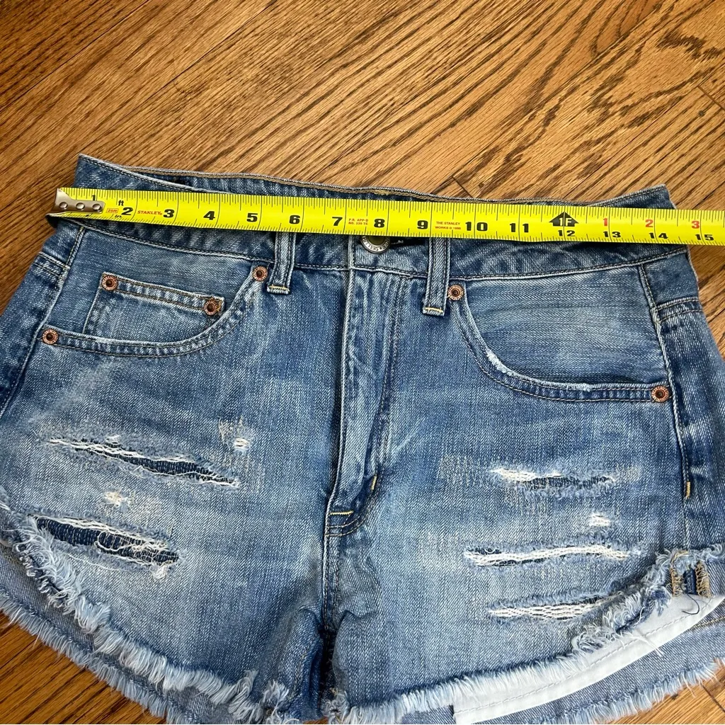 AMERICAN EAGLE Hi-Rise Festival Destroyed Cut Off Denim Jean Shorts Size 6 - Image 9