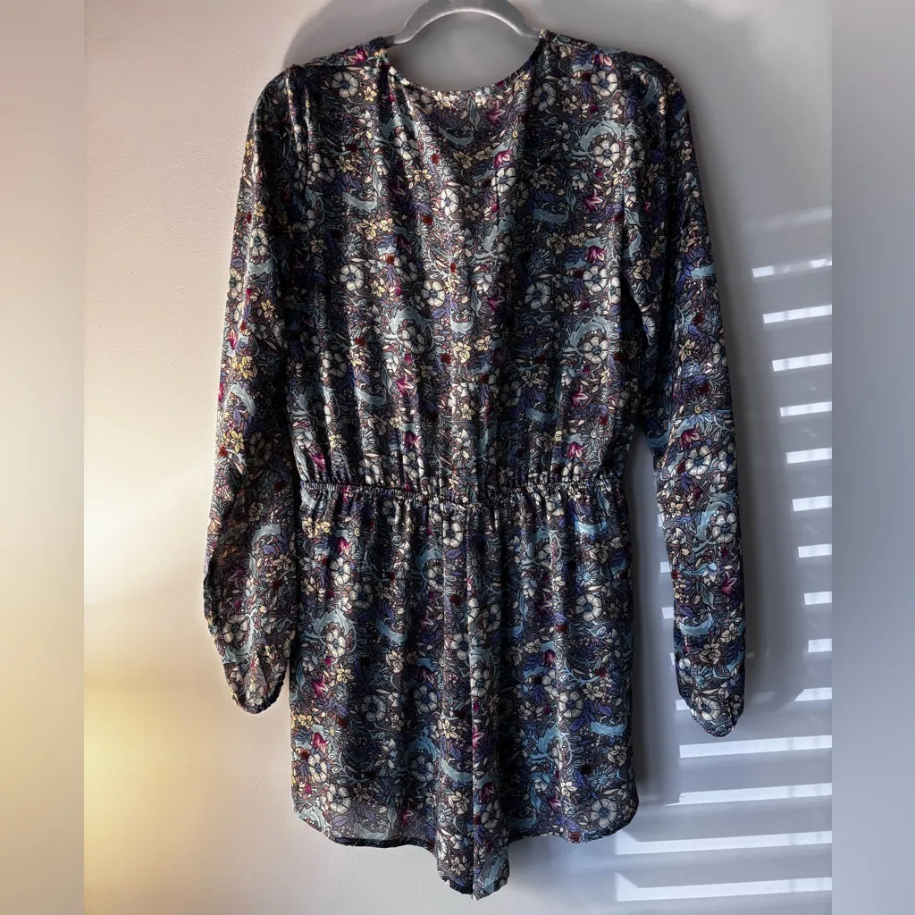 Hem & Thread Romper Size Medium - Image 4