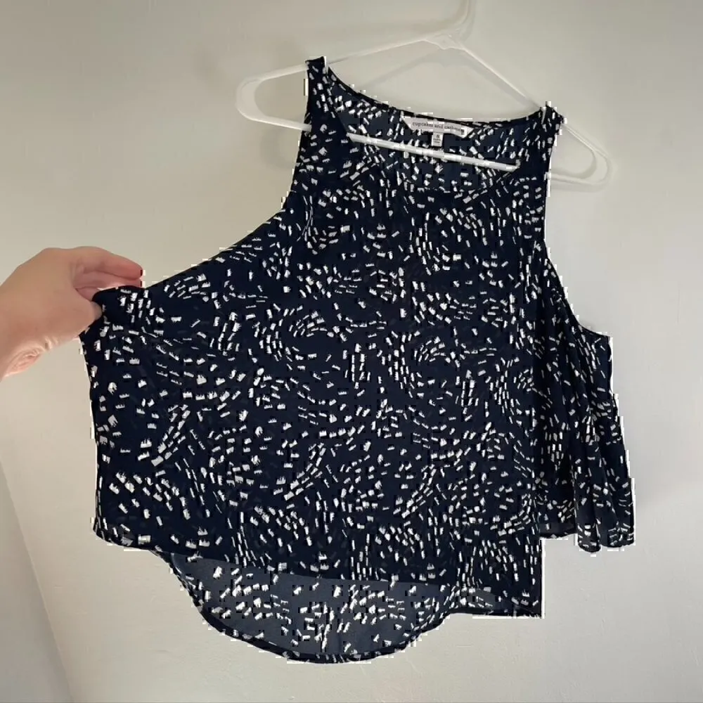 CUPCAKES AND CASHMERE STITCH FIX Lisbon Cold Shoulder Top Navy Blue White Boho S - Image 8
