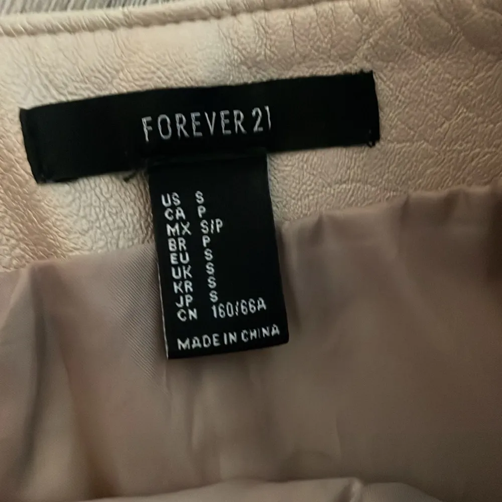 Gorgeous Forever21 Cream Colored Zippered High Waisted Mini Skirt - Image 6