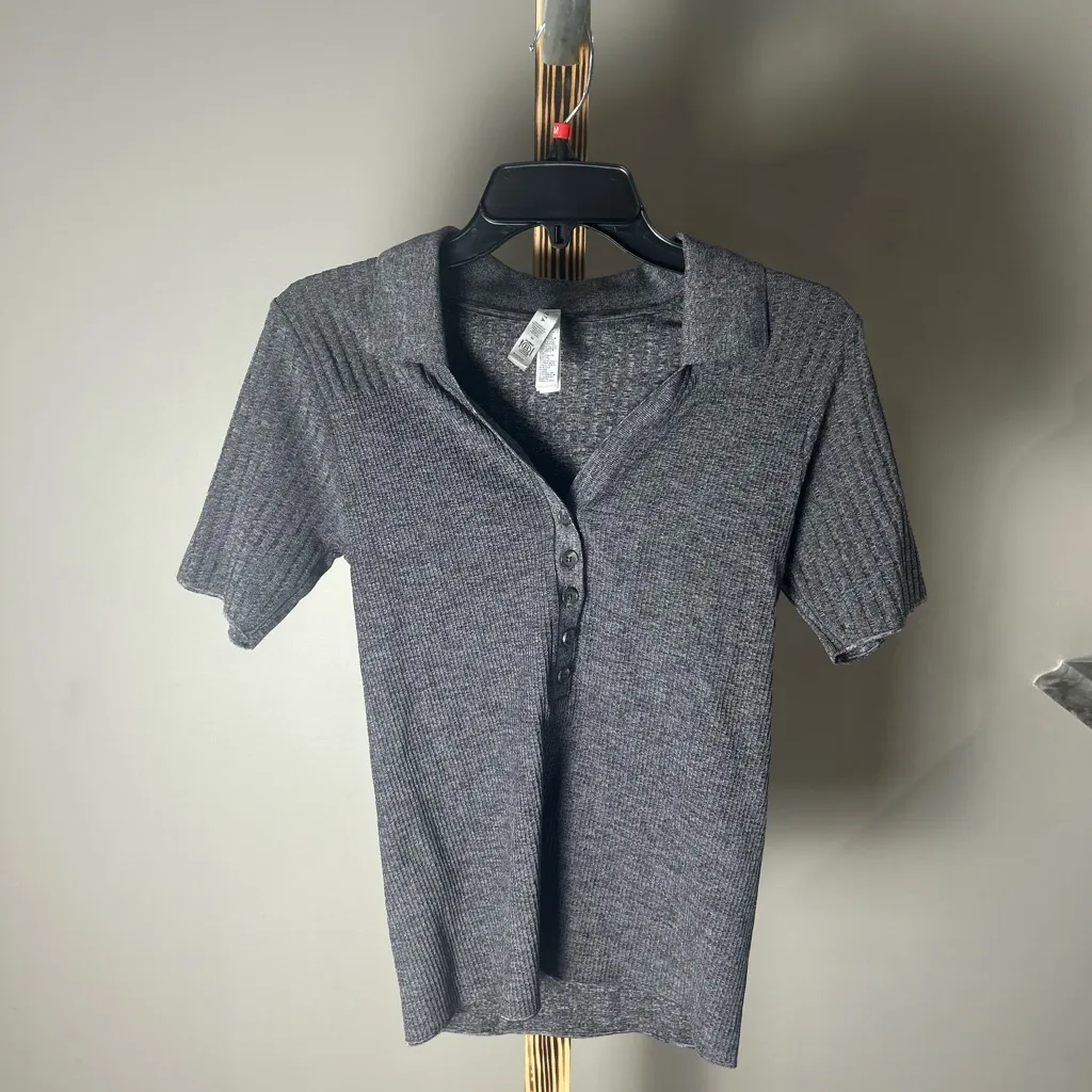 Athleta Ribbed Collared Button Front Top Size Medium - Image 2