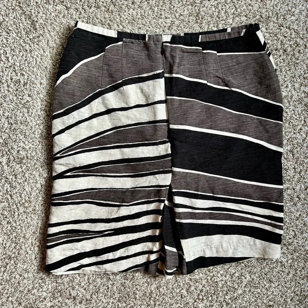 Ann Taylor Black Cream A-Line Mini Skirt Formal Office Size 8 - Image 4