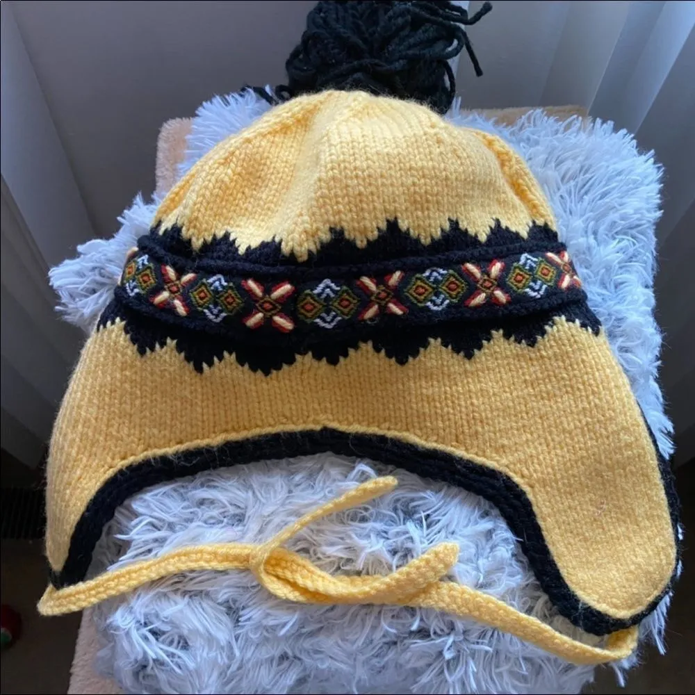 Thick Knitted winter hat, very warm, Embroidered Yellow - Image 9
