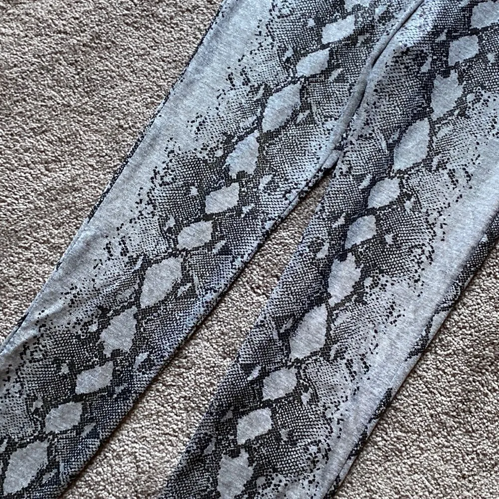 Missguided Snake Print Glitter Silver Leggings SIZE 4 - Image 2