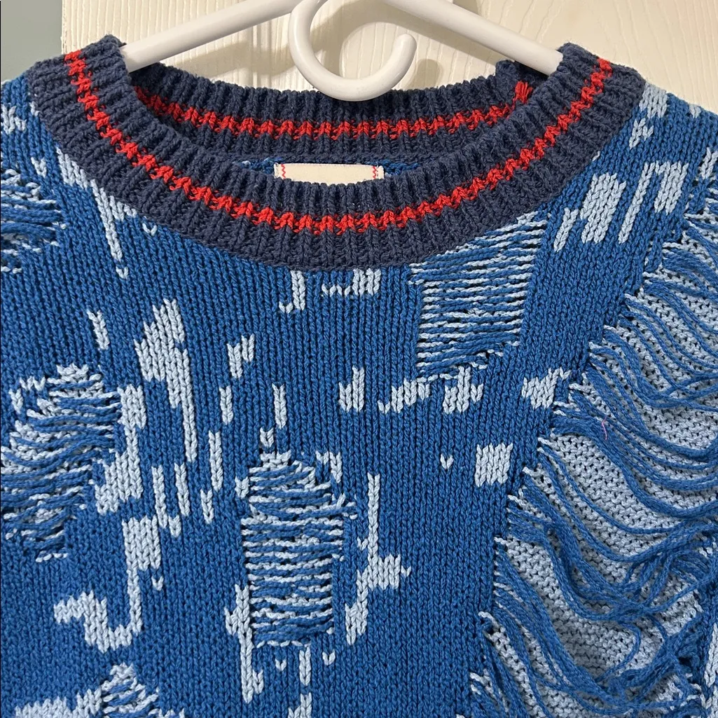 BCBG Blue Crewneck Pullover Style Distressed Sweater(Size. Medium) - Image 4