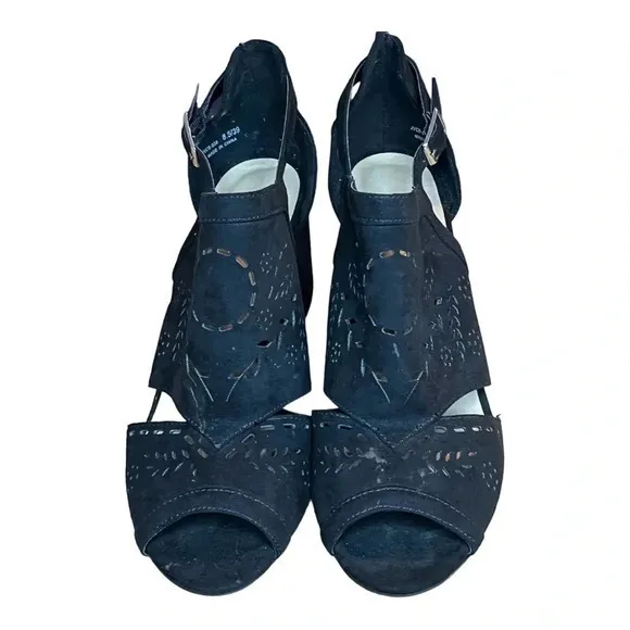 CL BY LAUNDRY WOMEN'S JOANNE‎ SUEDE BLACK HEELED FLORAL CUTOUT SANDALS SIZE 8.5 - Image 3