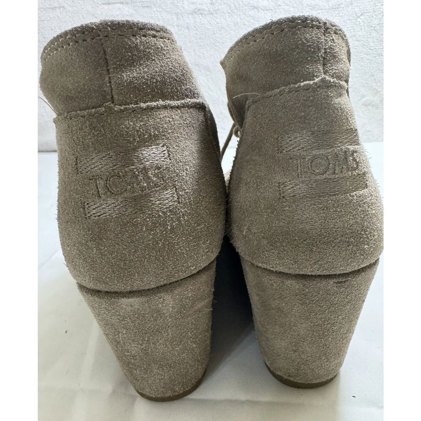 Toms Boots Women’s Kala Chukka Wedge Ankle Suede‎ Lace Up Booties Beige Size 8.5 - Image 3