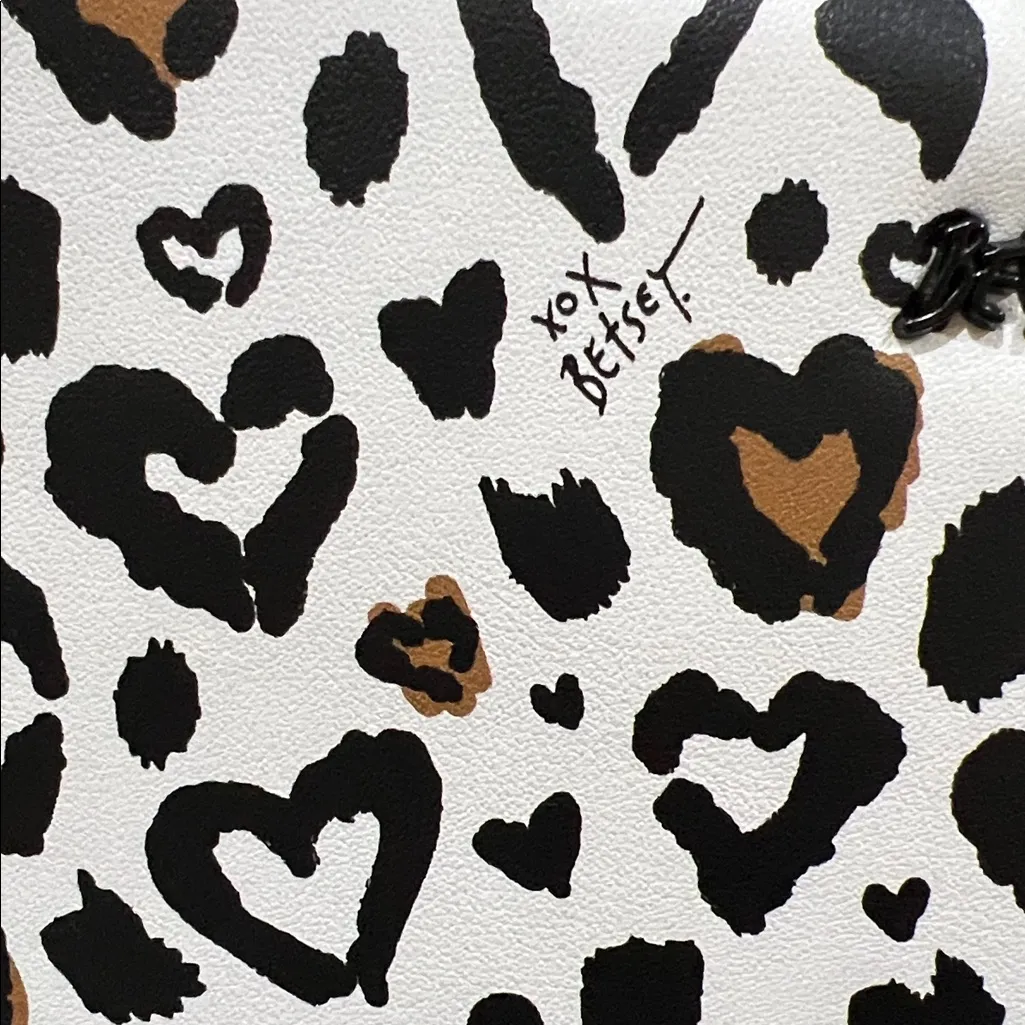 Betsey Johnson | Western/Leopard Motif Heart Pattern Wristlet/Wallet - Image 4