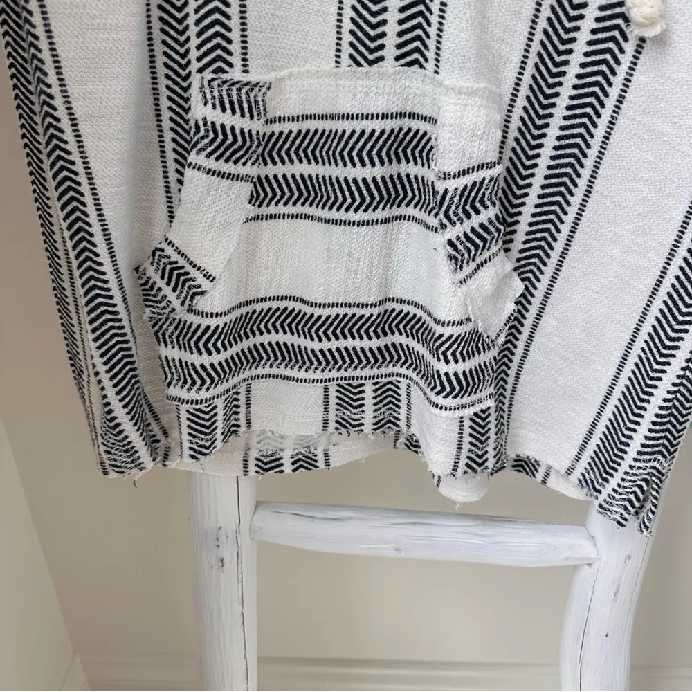 Baja Style Blanket Hoodie Top Size Small - Image 6