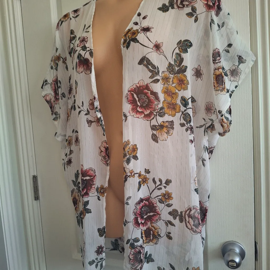 Maurices S/M Floral Kimono Cardigan White Size M - Image 3