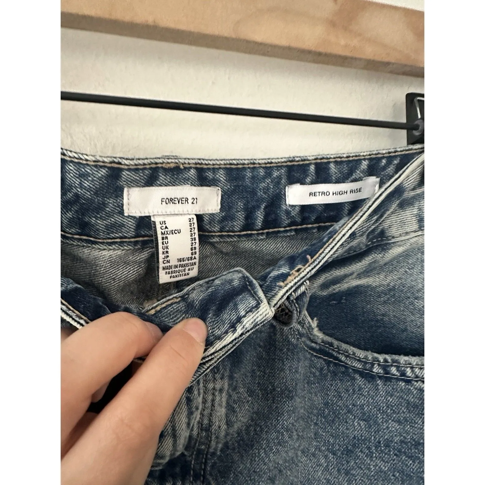Forever 21 Womens Retro High Rise Denim Shorts Medium Wash Sz 27 Distressed - Image 2