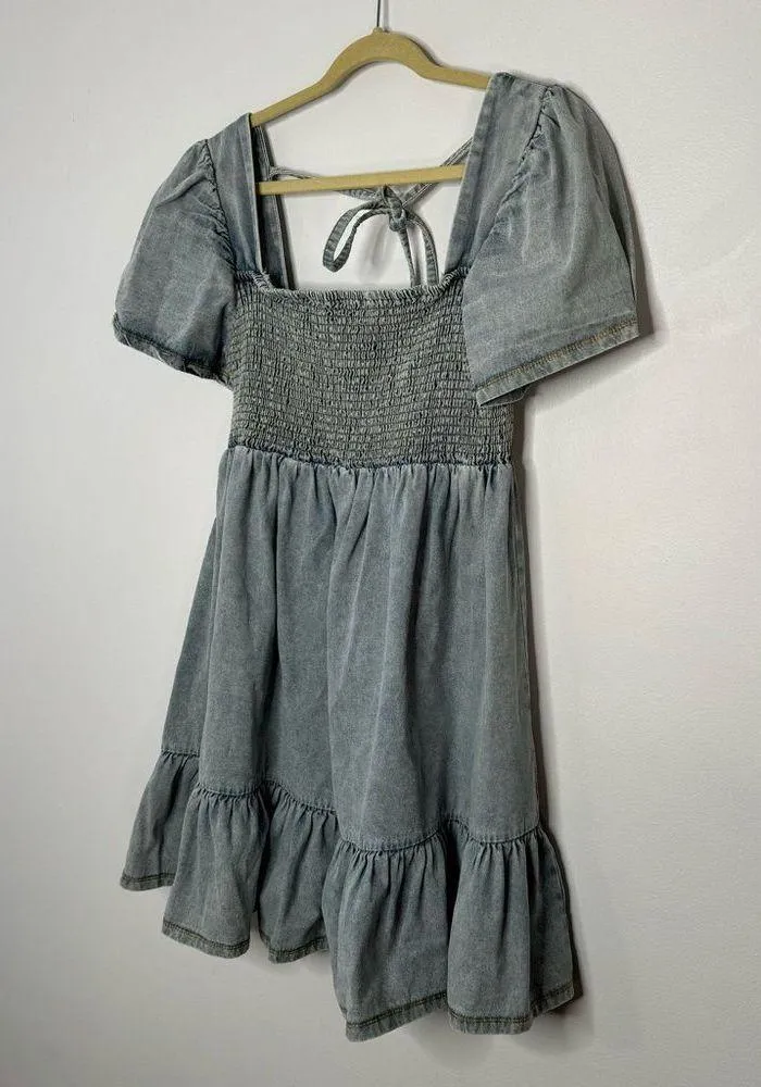 Bungee denim smocked dress size medium - Image 2