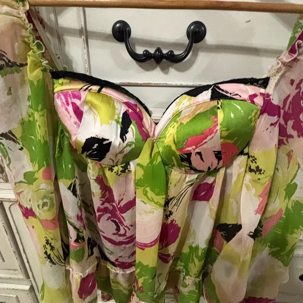 Bebe  Off Shoulder Flowy Flower Top Size Large - Image 2