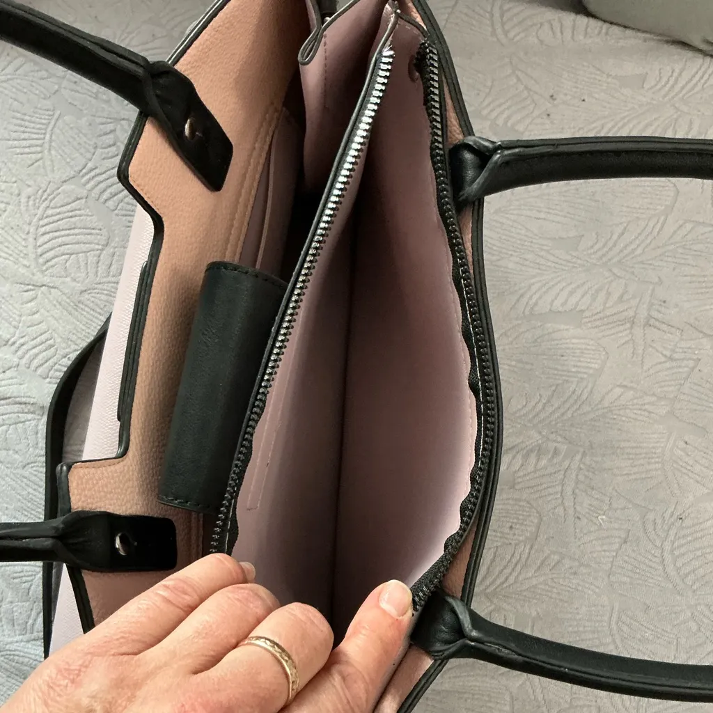 Nice ELEGANT SPACIOUS tote 🌷🌷 Pink - Image 12