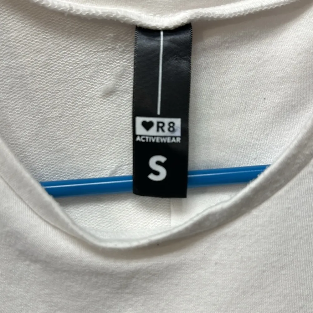 Athleisure Love R8 Activewear White Open Back Breathable Shirt Small GUC #7746 - Image 8