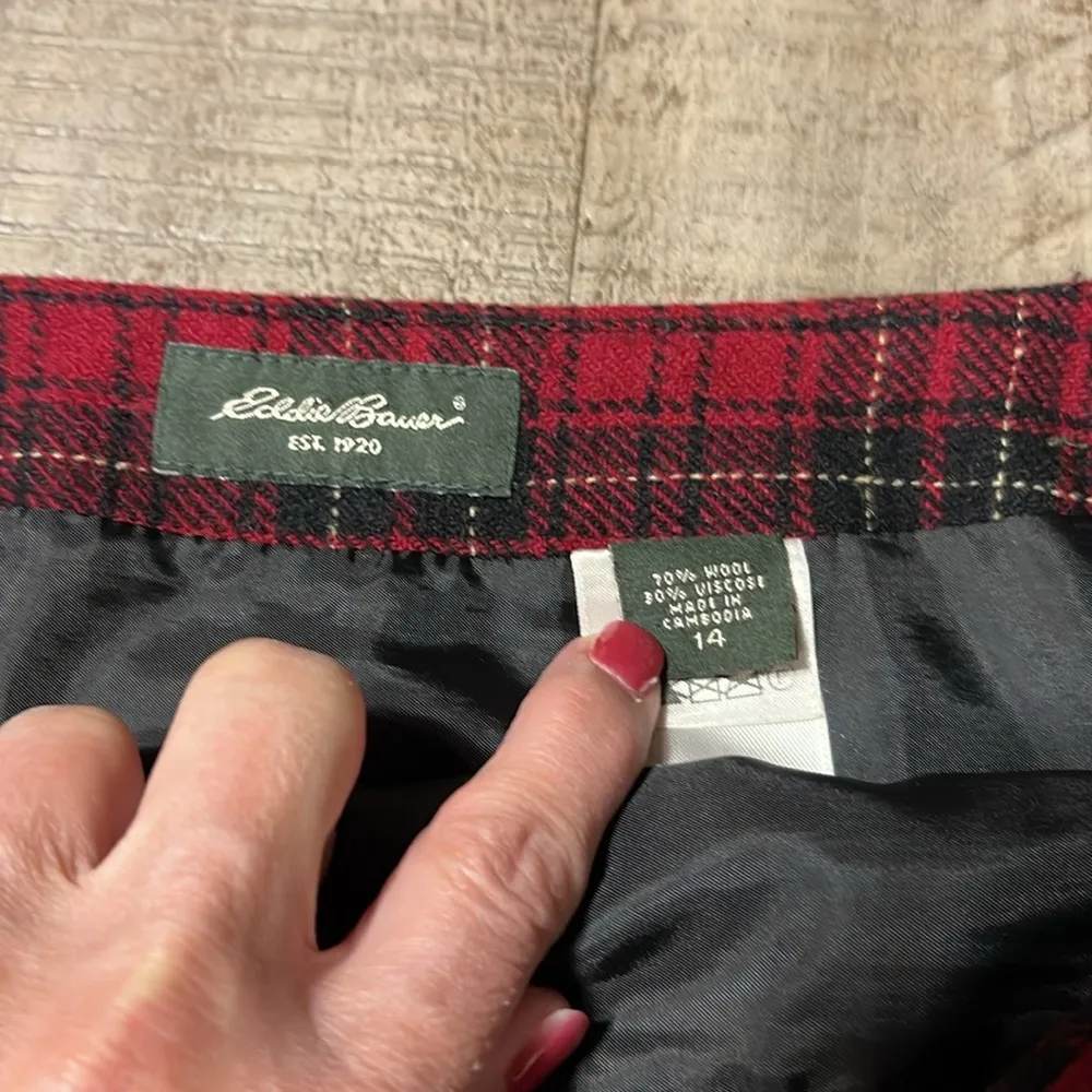 Eddie Bauer Red Plaid Wool Blend Mini Skirt Line Zips Blanket stitch hem EUC - Image 4