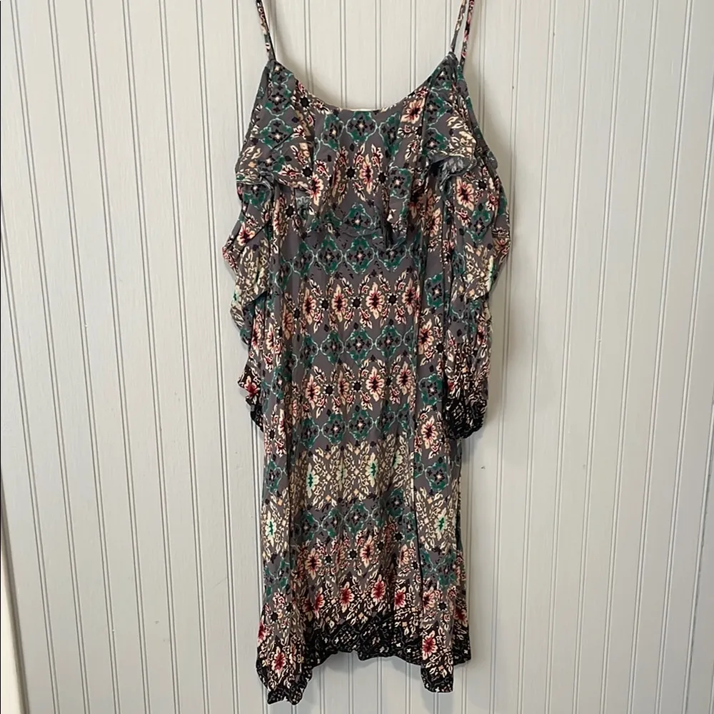 Entro  Gray Floral Ruffled Puff Sleeve Cold Shoulder Dress | Medium - Image 5