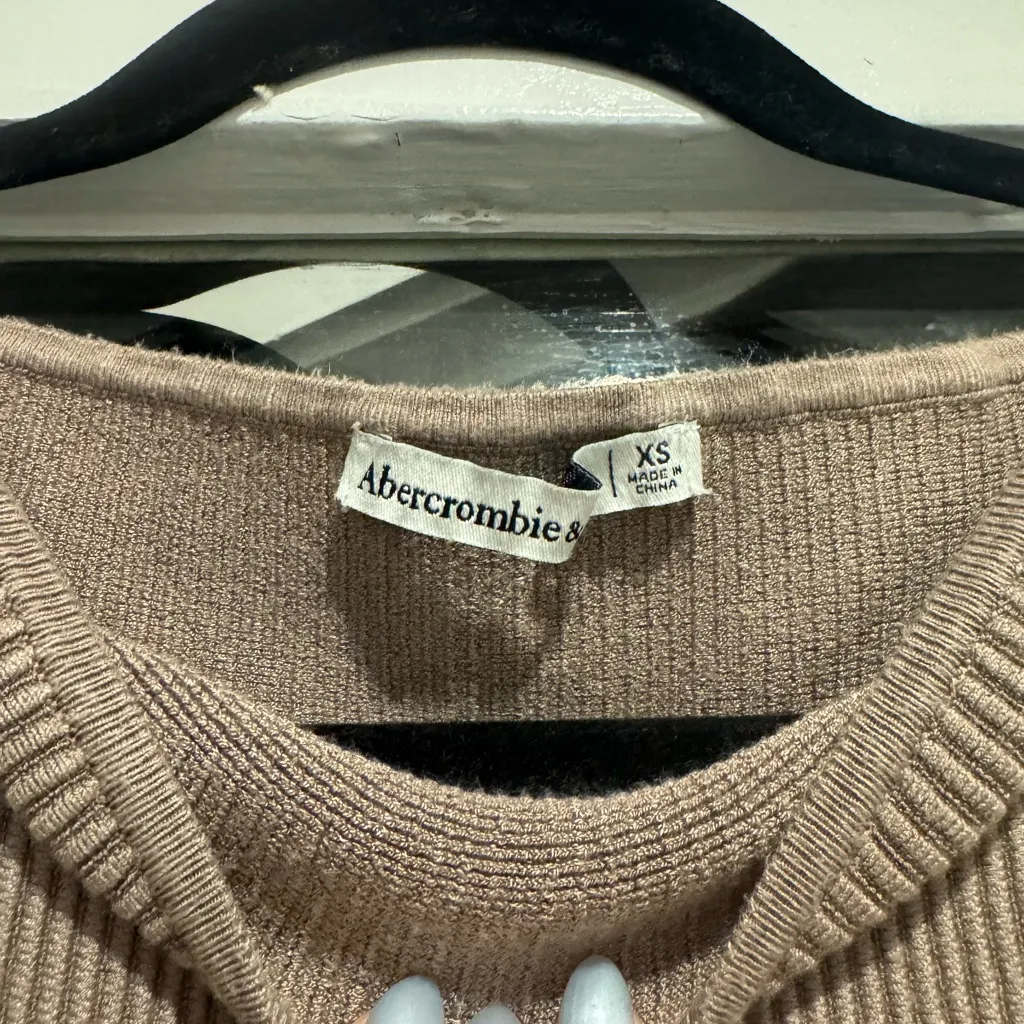 Abercrombie & Fitch Ribbed Beige Tank Top - Image 2